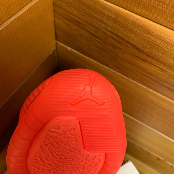 Nike Jordan Air Latitude 720 Bright Crimson Neon - Picture 11 of 16